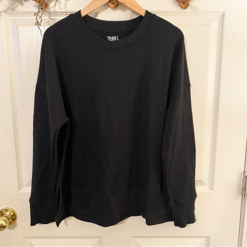 Time and Tru Black Crewneck Sweatshirt Classic Knit